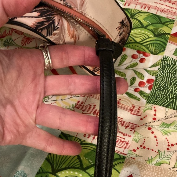 COACH Makeup bag/carryall, Convenient size, multiple uses, excellent condition! - Picture 8 of 8